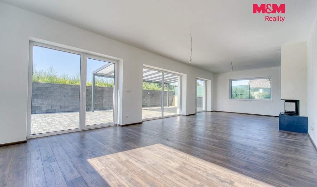 Prodej domu 168 m² s pozemkem 809 m², Vodochody – náhled fotky 2