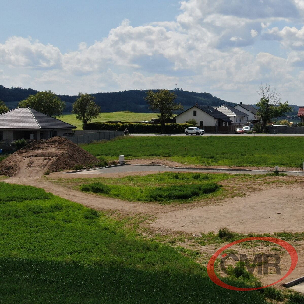 Prodej stavebního pozemku 1 061 m² – fotografie 2