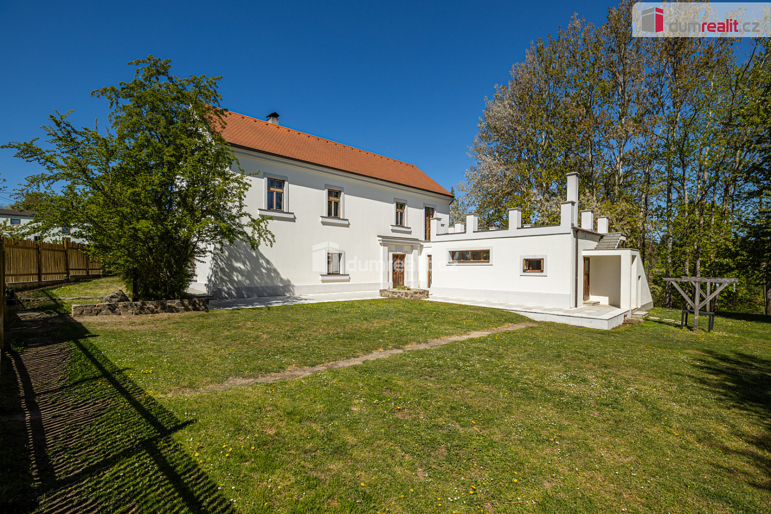 Prodej domu 266 m² s pozemkem 6 387 m²