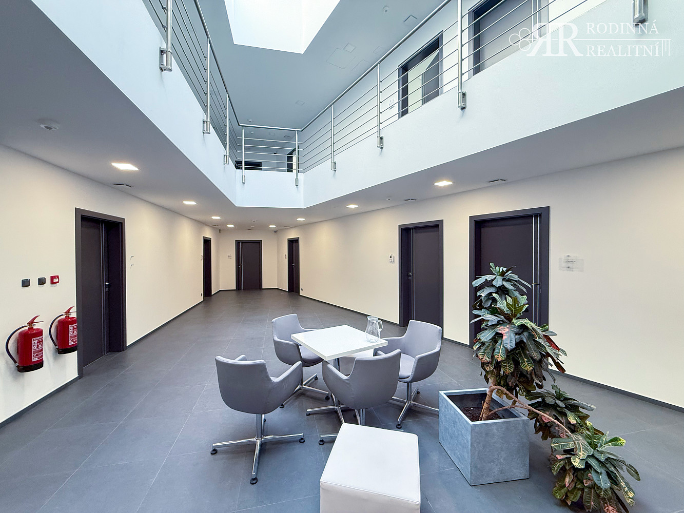 Pronájem kanceláře 37 m² — photo 2