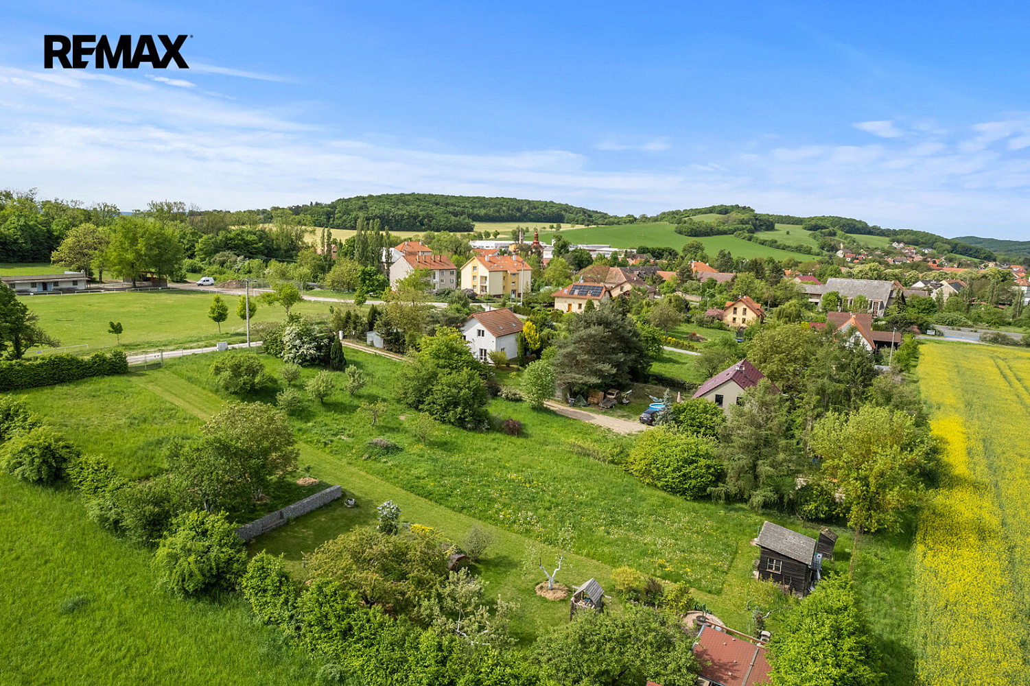 Prodej stavebního pozemku 950 m² – fotografie 5