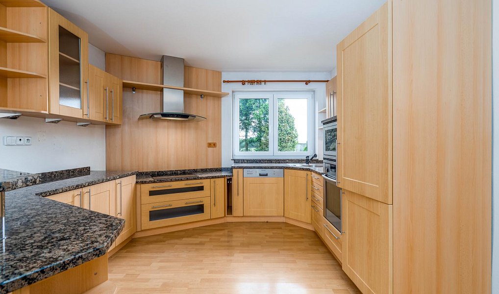 Prodej domu 244 m² s pozemkem 1 000 m², Zvole – náhled fotky 17