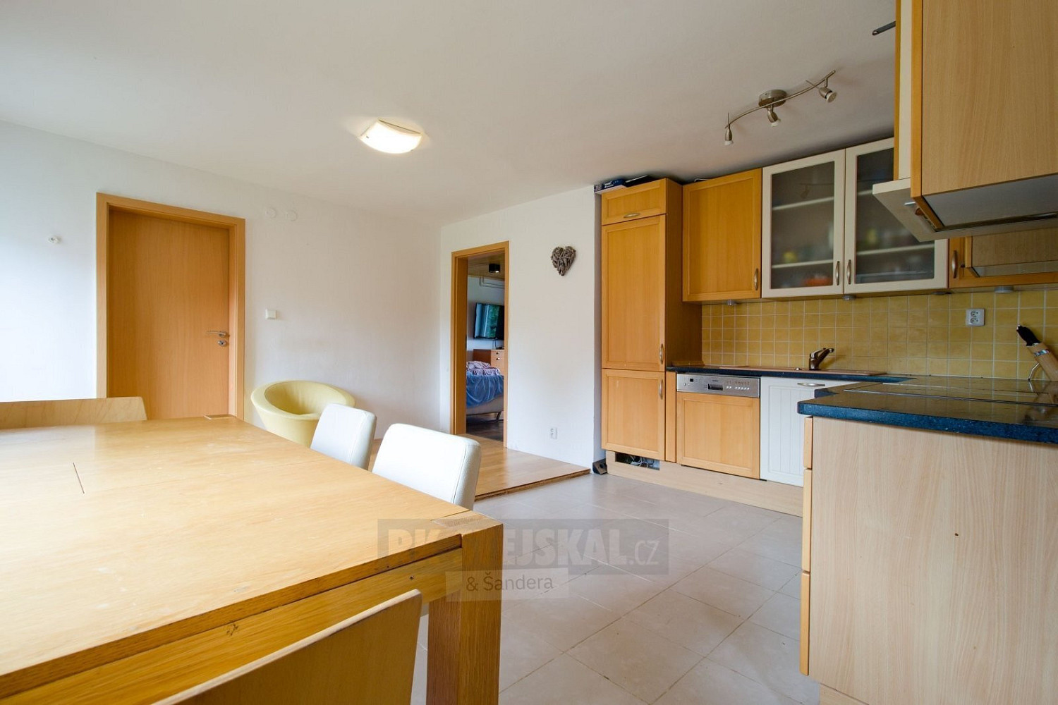 Prodej nájemního domu, činžáku 410 m² – fotografie 2