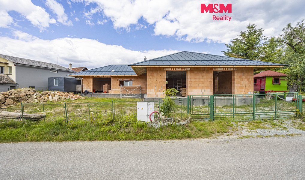 Prodej domu 212 m² s pozemkem 3 427 m², Bílý Újezd – fotka 1 z 29