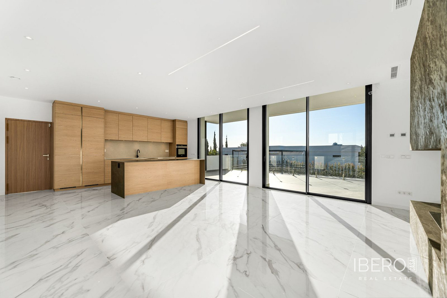 Prodej domu 1 038 m² s pozemkem 1 890 m² — photo 3