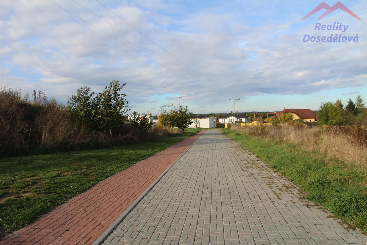 Prodej stavebního pozemku 812 m² – pohled 3