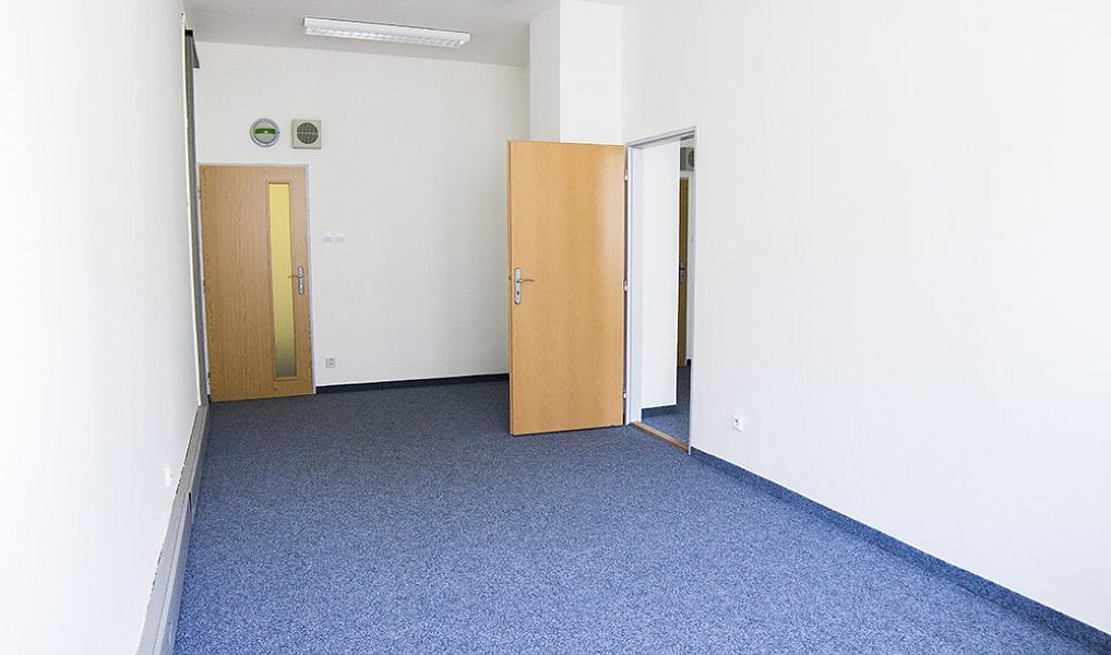 Pronájem kanceláře 53 m², Vestec – náhled fotky 7