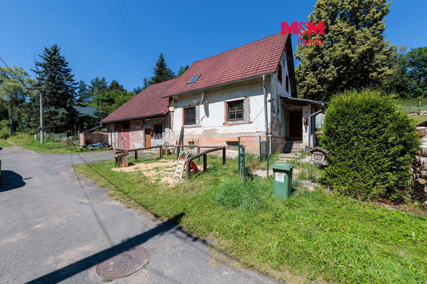 Prodej domu 100 m² s pozemkem 1 764 m²