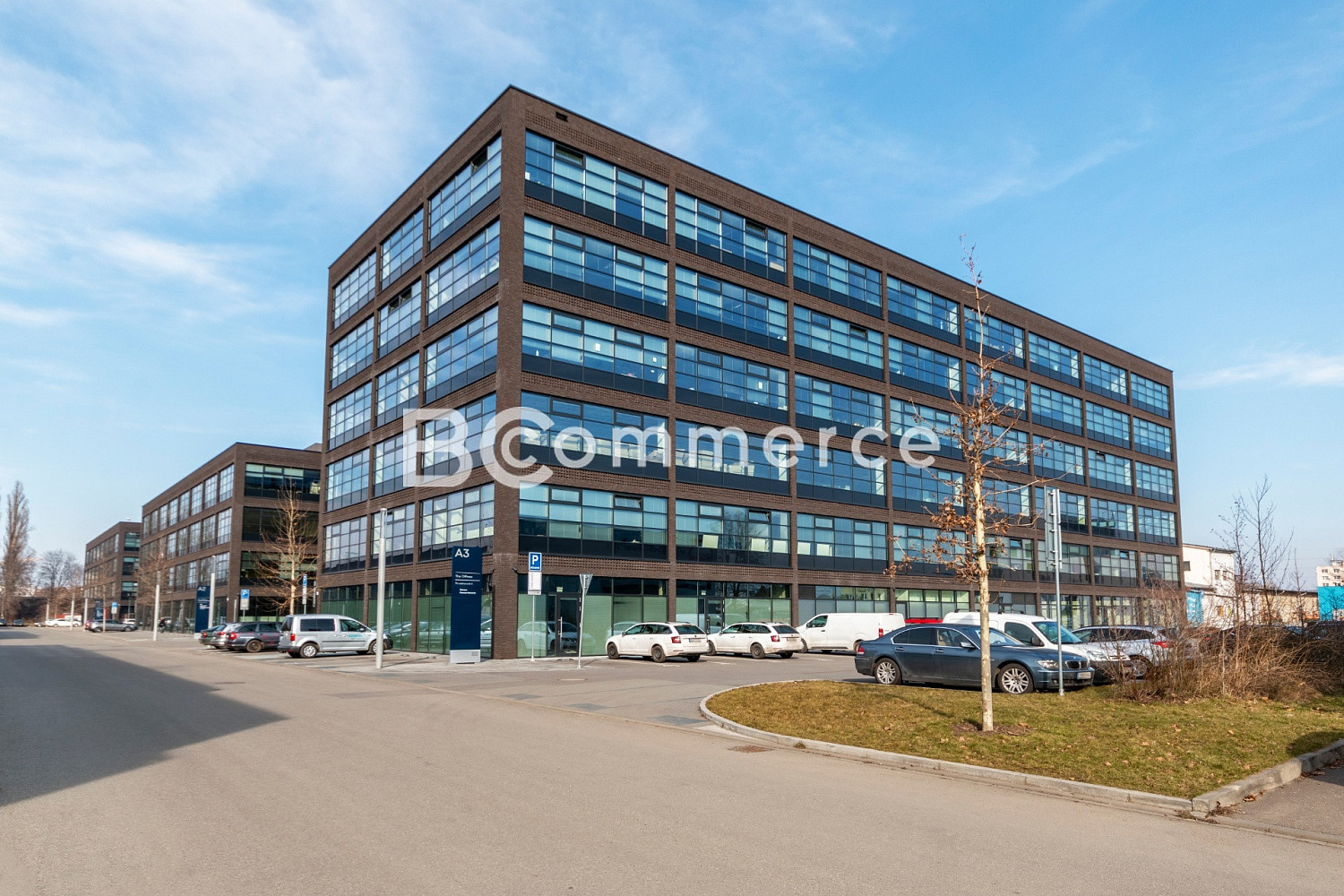Pronájem kanceláře 385 m² – fotografie 2