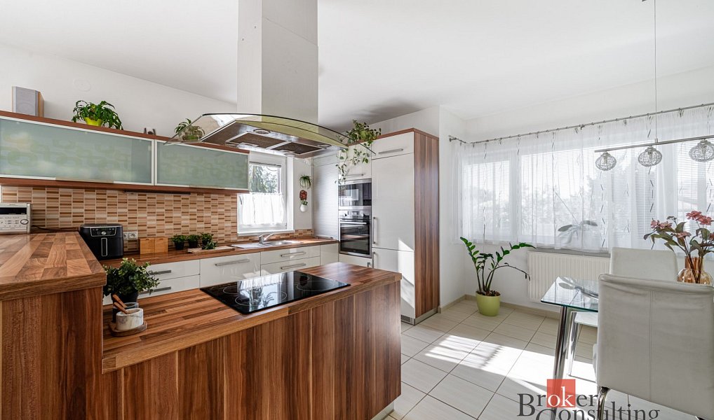 Prodej domu 195 m² s pozemkem 1 215 m², Kamenice – náhled fotky 11
