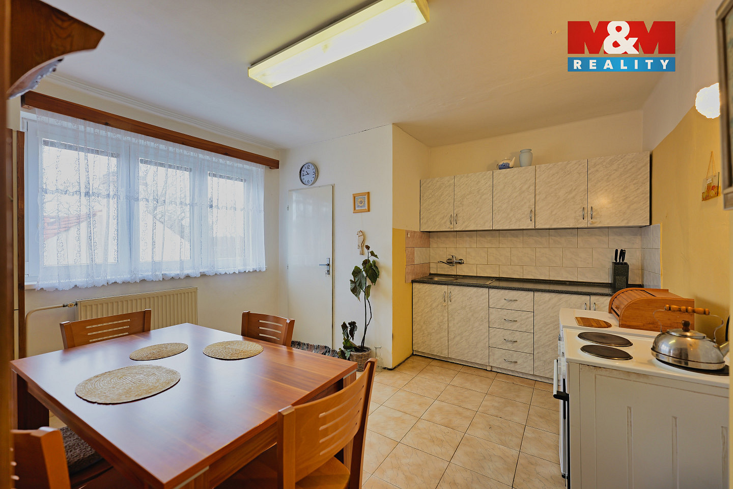 Prodej domu 240 m² s pozemkem 1 701 m²