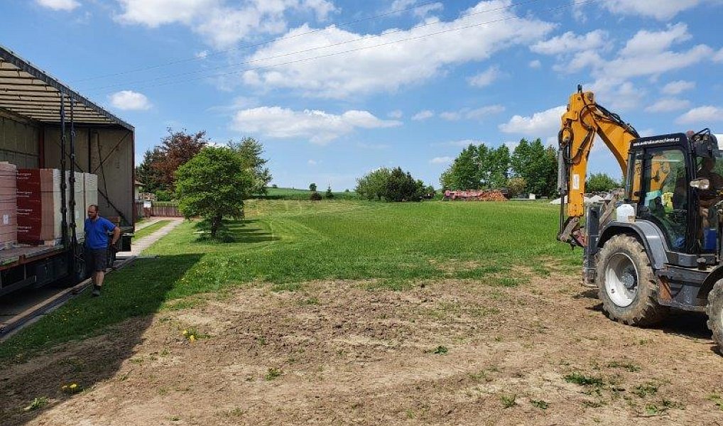 Prodej stavebního pozemku 1 100 m², Větrný Jeníkov – náhled fotky 5