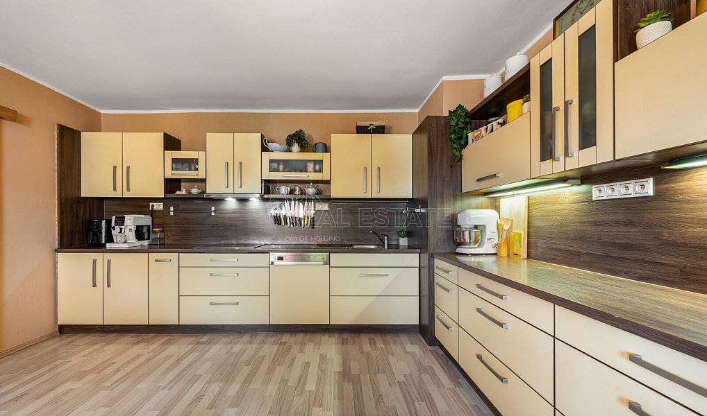 Prodej bytu 3+1 89 m², Ostrov – náhled fotky 2