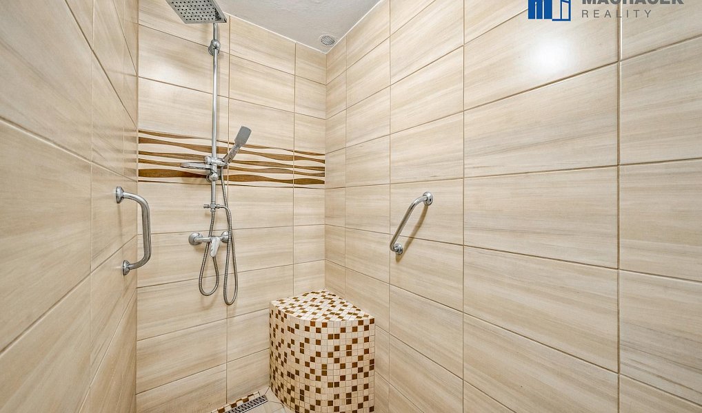Prodej domu 161 m² s pozemkem 293 m², Zabrušany – náhled fotky 11