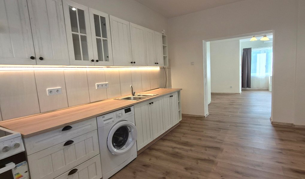 Prodej domu 420 m² s pozemkem 305 m², Beroun – náhled fotky 8