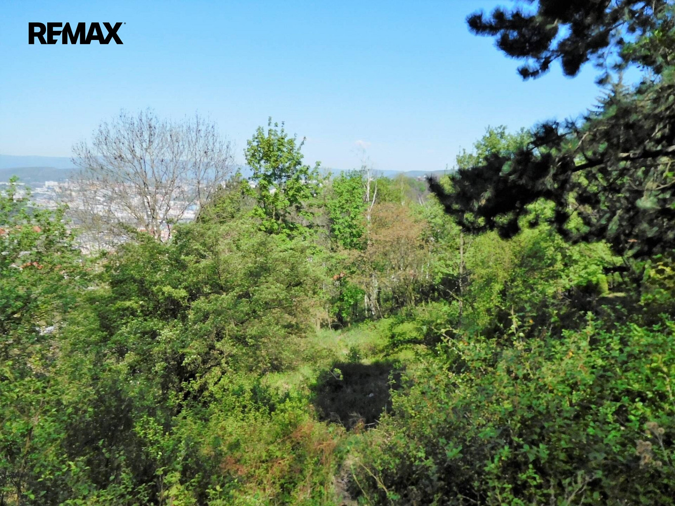 Prodej stavebního pozemku 1 383 m²