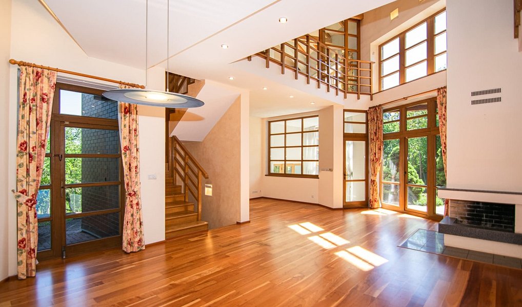 Prodej domu 560 m² s pozemkem 2 497 m², Černošice – náhled fotky 11