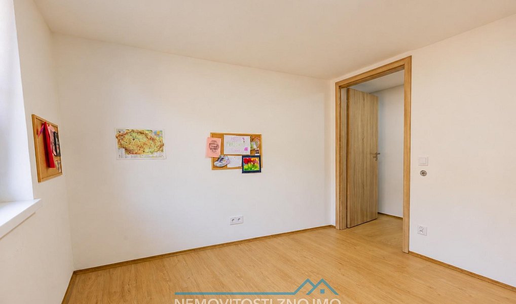Prodej domu 220 m² s pozemkem 1 436 m², Chvalovice – náhled fotky 18