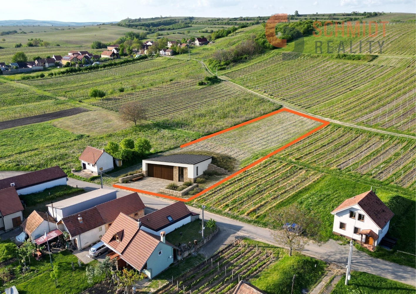 Prodej komerčního pozemku 1 724 m²