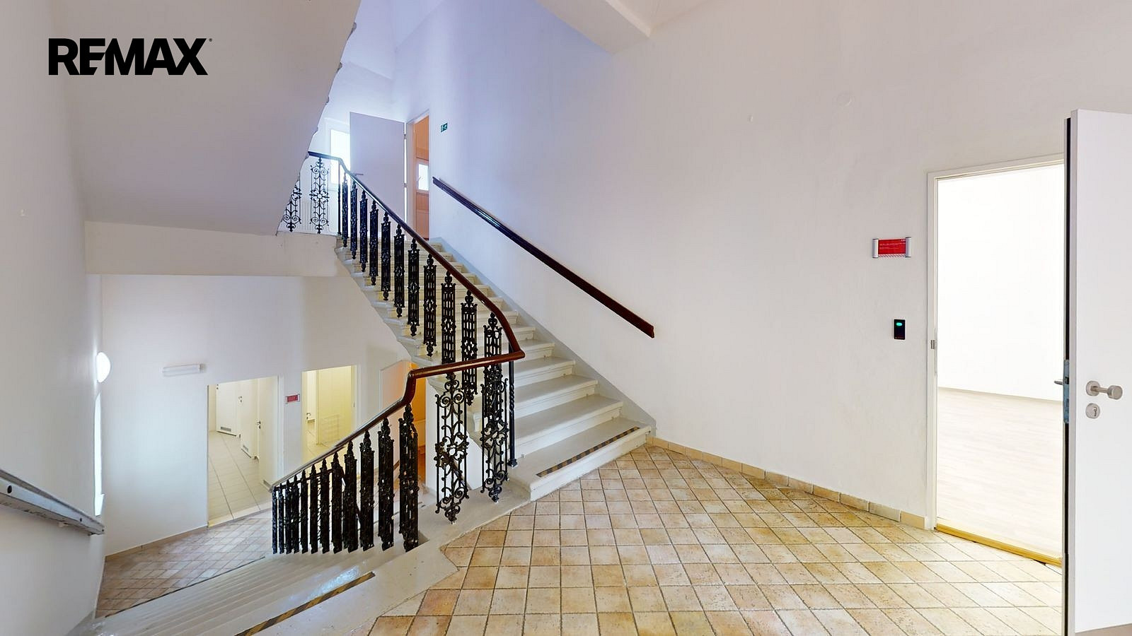 Pronájem kanceláře 649 m²