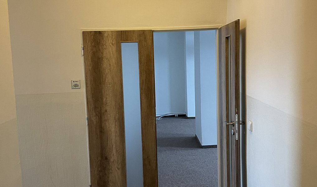 Pronájem kanceláře 97 m², Hradec Králové – náhled fotky 3