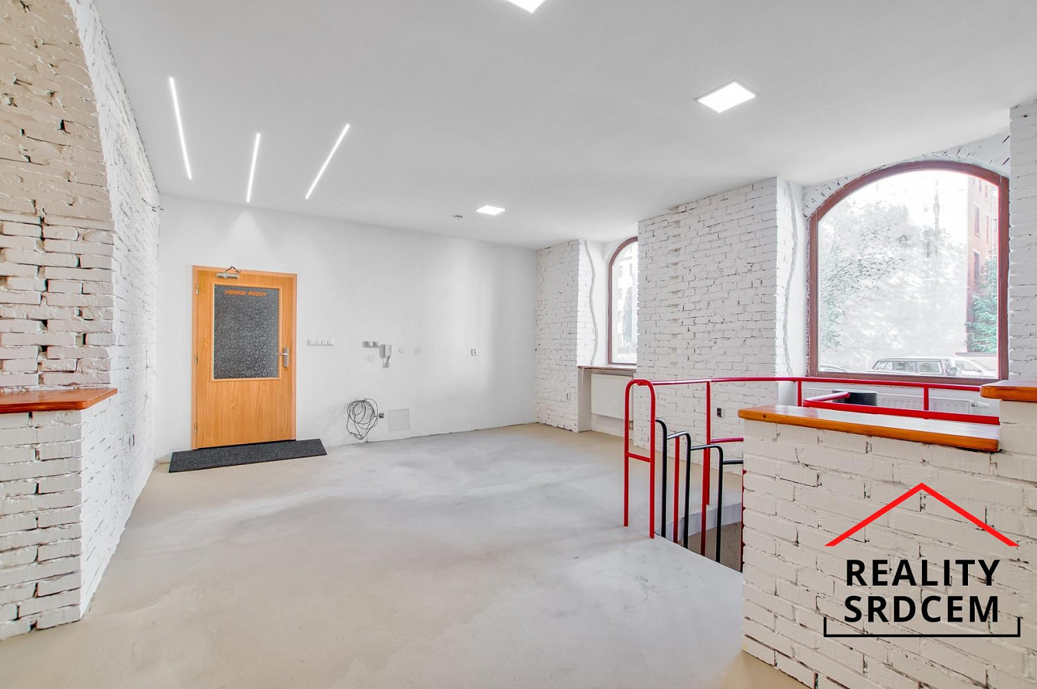 Pronájem kanceláře 167 m² – fotografie 2