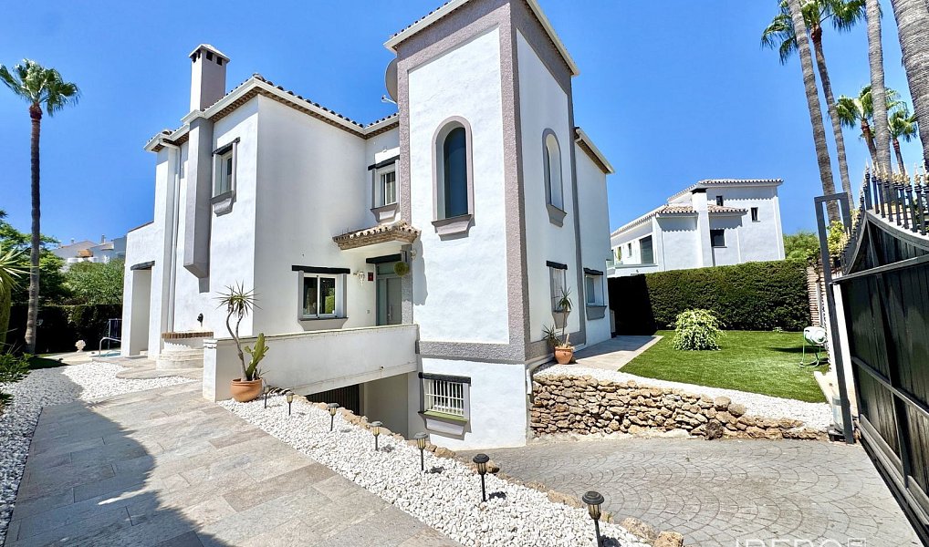 Prodej rodinného domu, 344 m², Calahonda