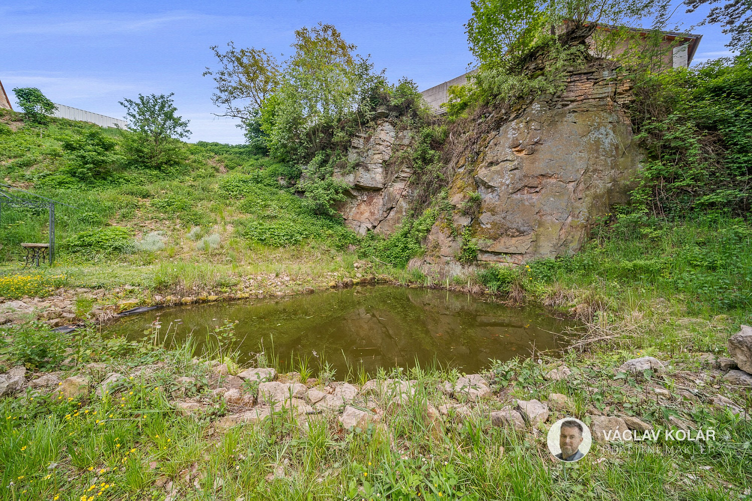 Prodej stavebního pozemku 1 805 m² – fotografie 3