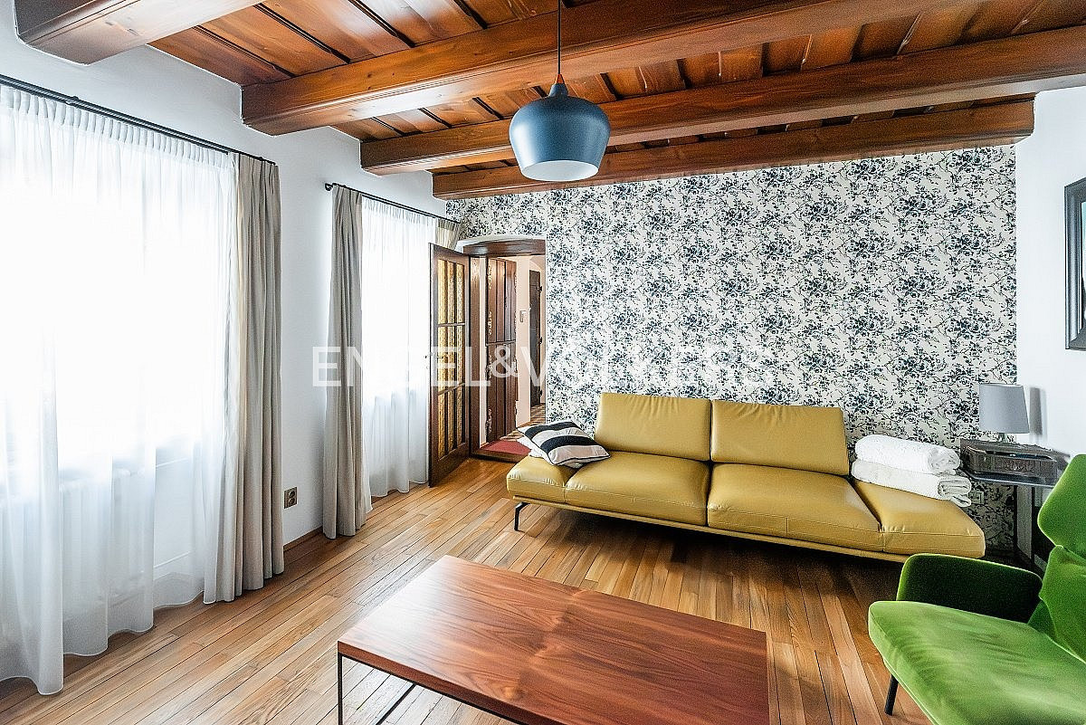 Pronájem domu 201 m² s pozemkem 104 m² — photo 2