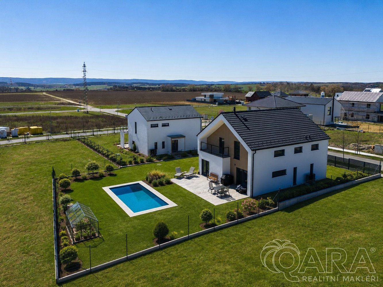 Prodej domu 183 m² s pozemkem 820 m² – fotografie 2