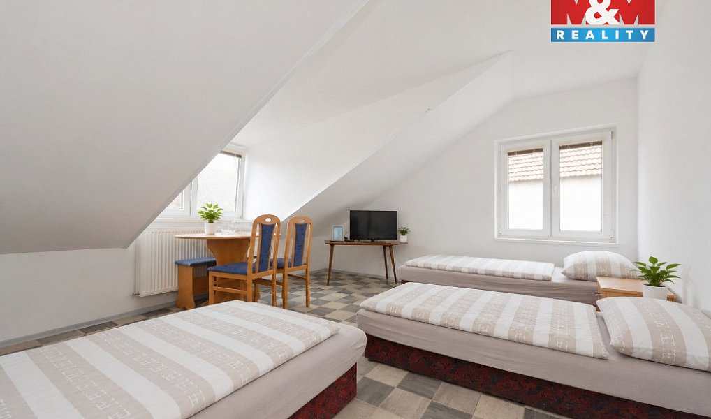 Prodej ubytovacího objektu 198 m², Větrný Jeníkov – náhled fotky 14