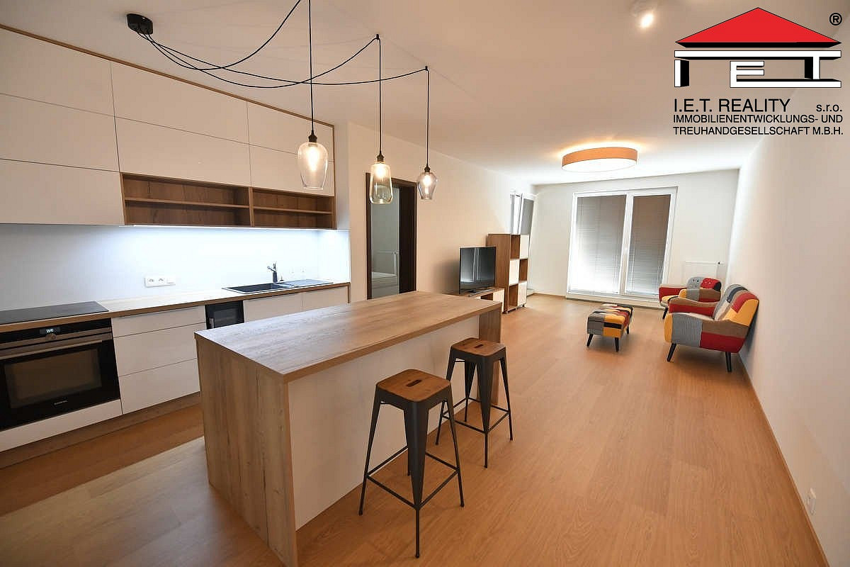Pronájem bytu 4+kk 111 m² – fotografie 2