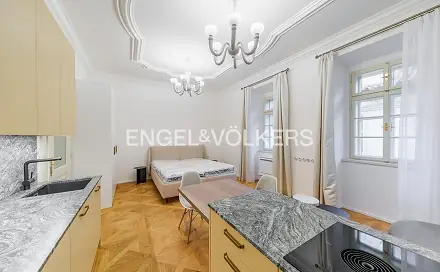 Pronájem bytu 1+kk 39 m², Nosticova, Praha 1 - Malá Strana