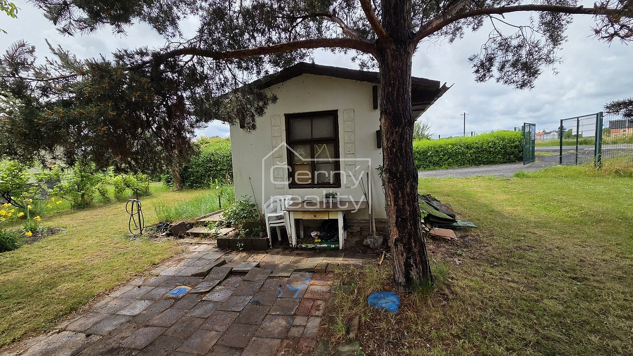 Prodej stavebního pozemku 1 081 m² – další