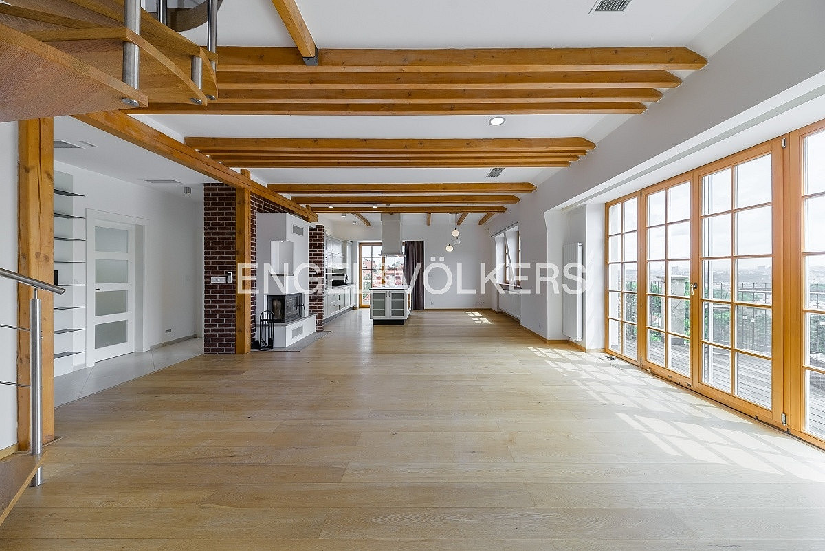 Pronájem bytu 4+kk 202 m² – fotografie 2