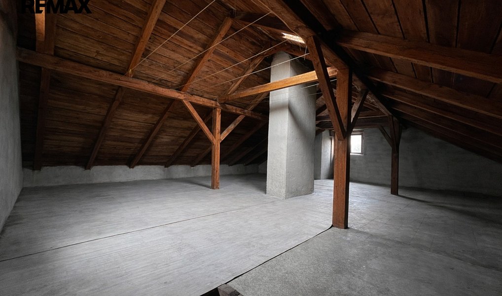 Prodej domu 160 m² s pozemkem 286 m², Hrob – náhled fotky 26