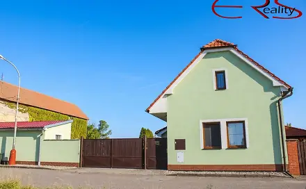 Prodej domu 270 m² s pozemkem 759 m², Kostelní Hlavno, okres Praha-východ