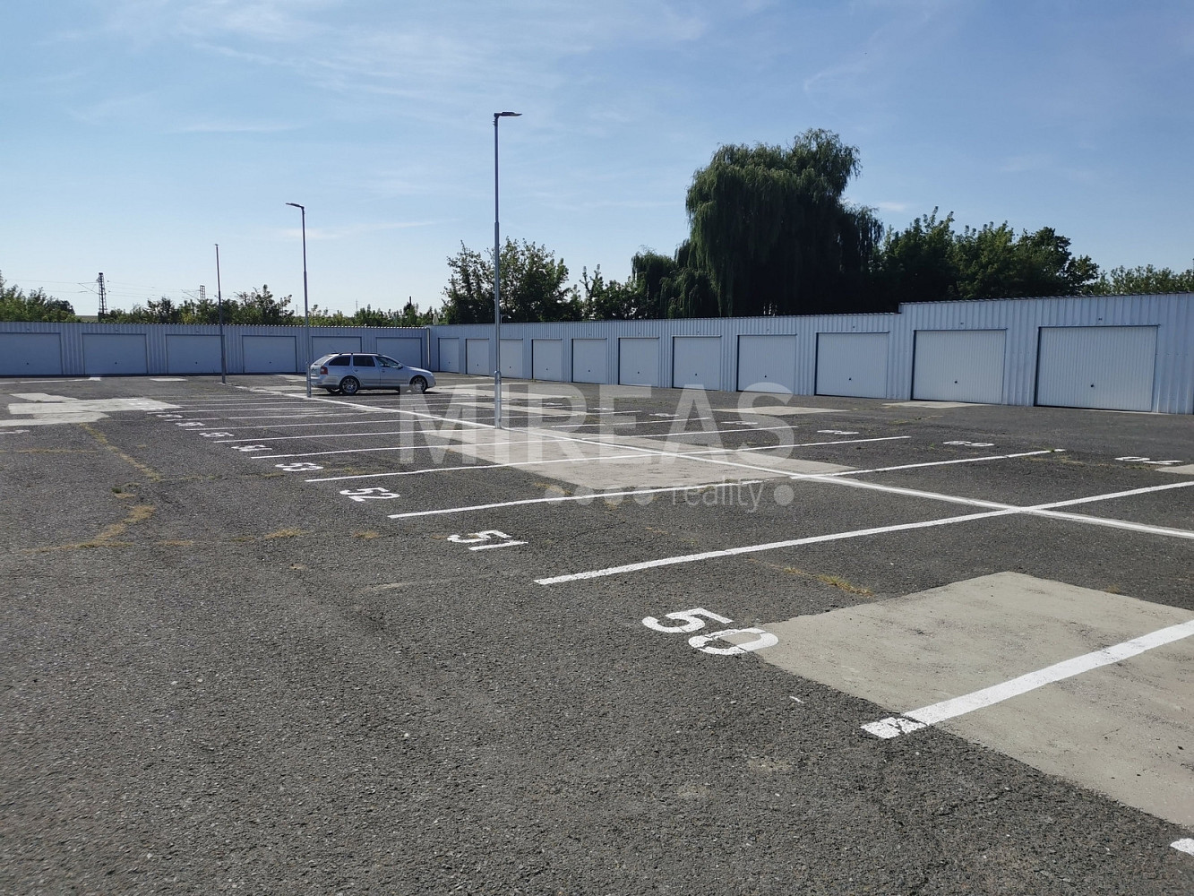 Milovice - pronájem parkovacího stání 15 m², okr. Nymburk