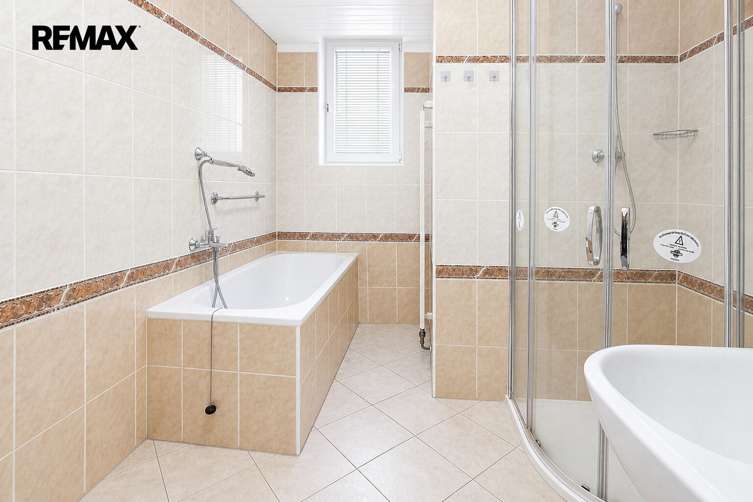 Pronájem bytu 2+1 90 m² – fotografie 4