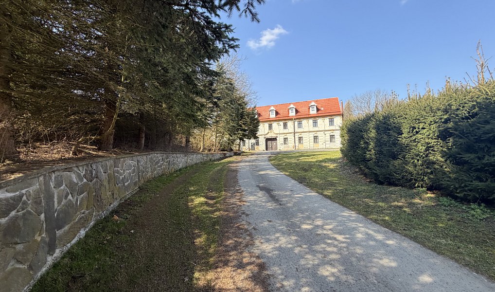 Prodej ubytovacího objektu 595 m², Bouzov – náhled fotky 23