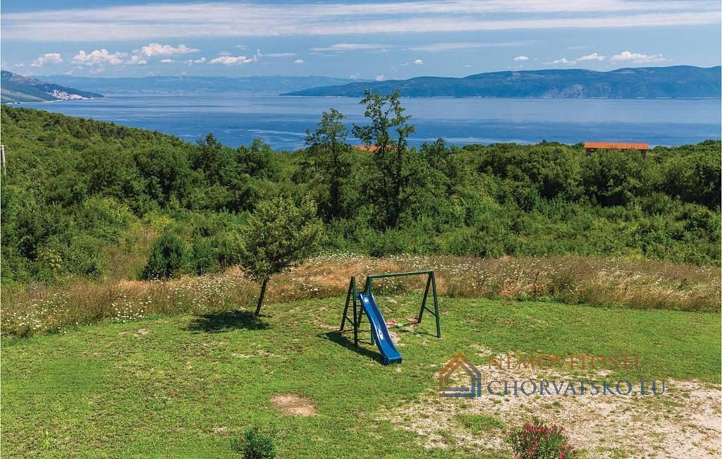 Prodej domu 181 m² s pozemkem 500 m² - Widok 2