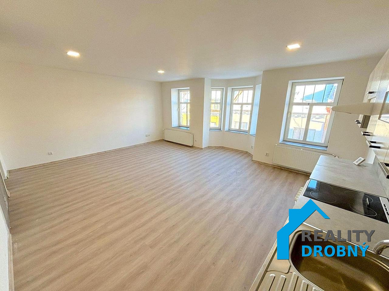Prodej nájemního domu, činžáku 290 m² – fotografie 4