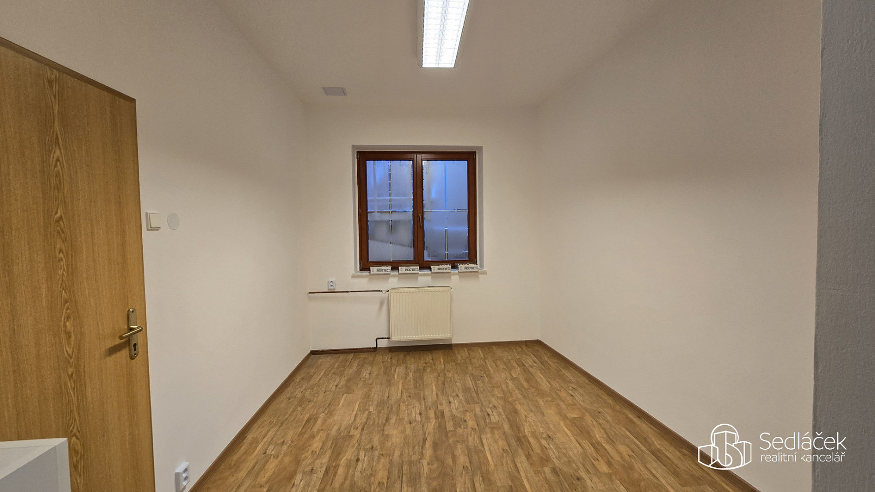 Pronájem kanceláře 25 m² – fotografie 3