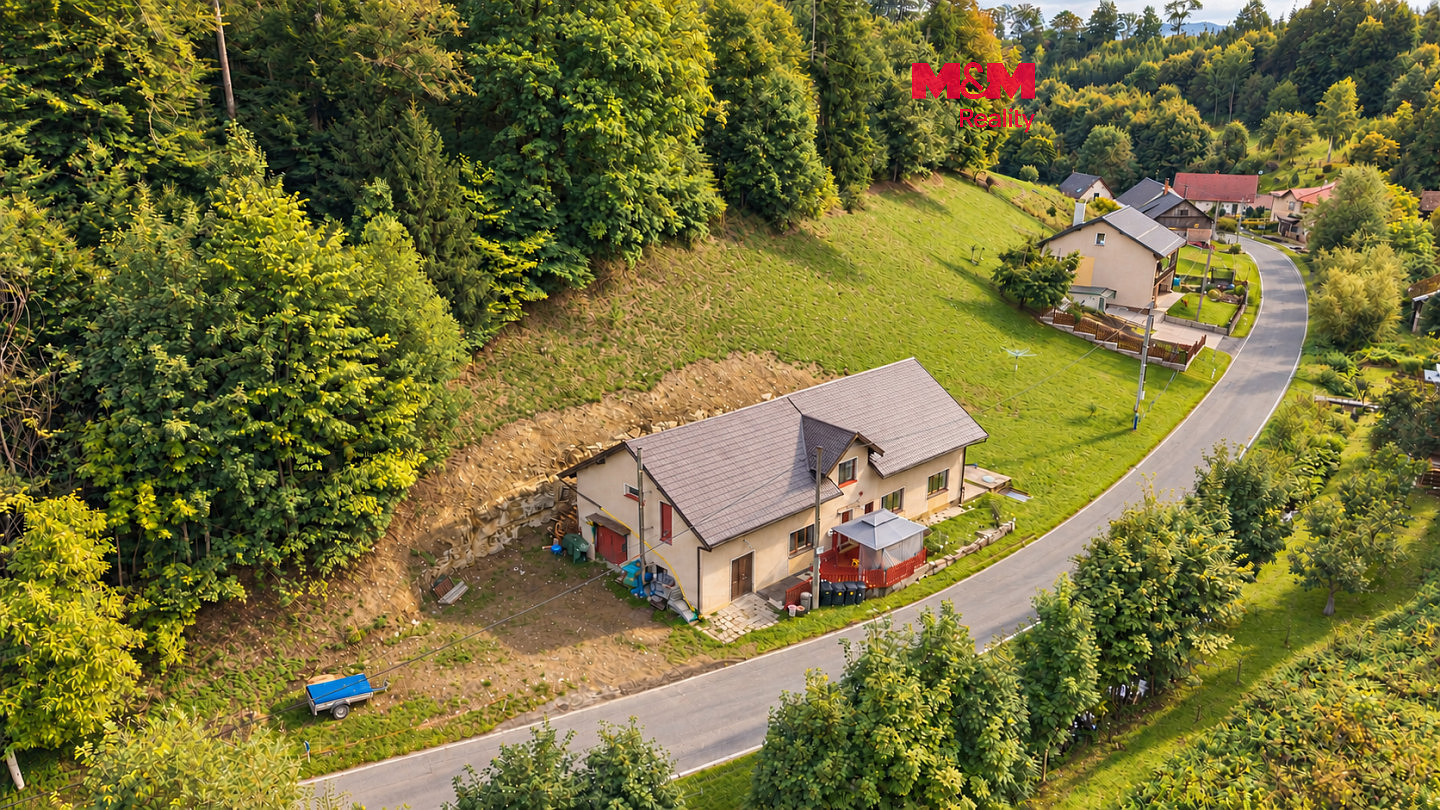 Prodej domu 159 m² s pozemkem 2 348 m²
