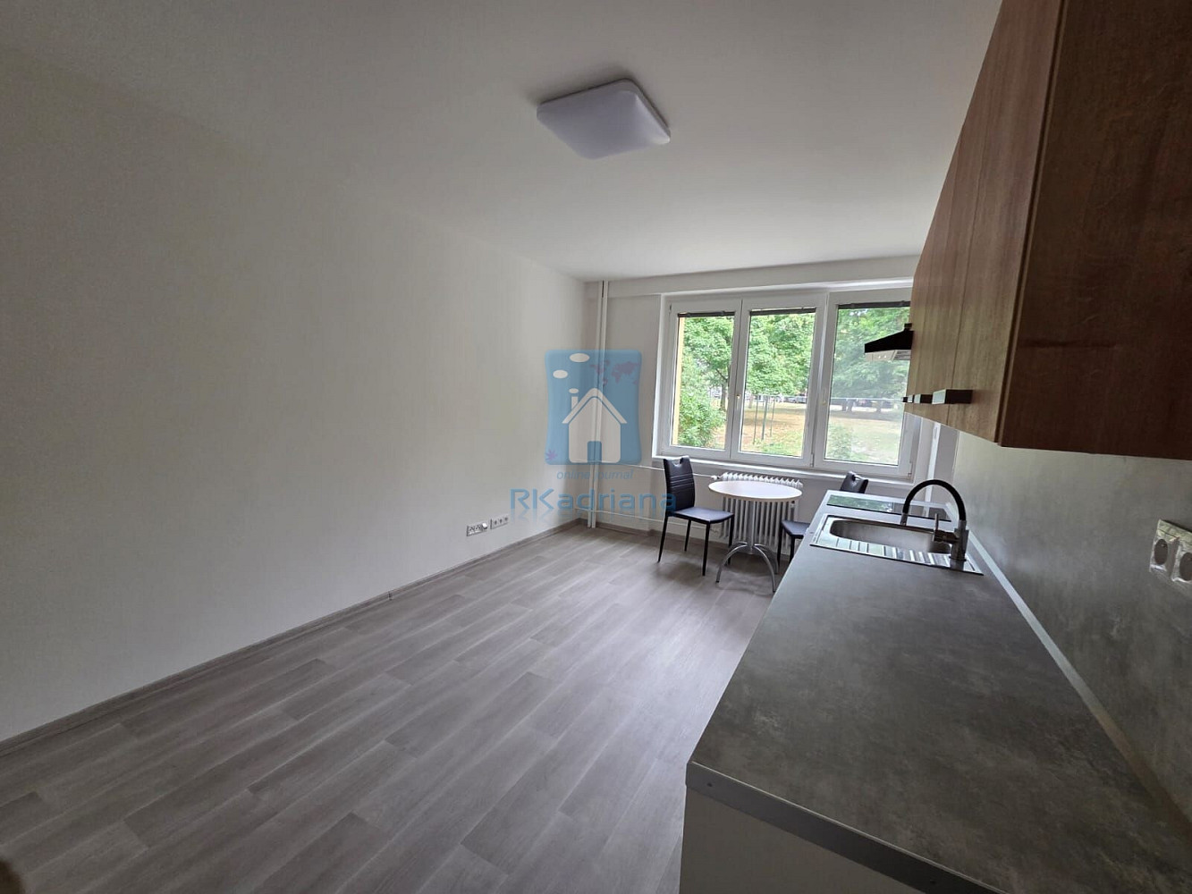 Pronájem bytu 1+kk 25 m² – fotografie 4