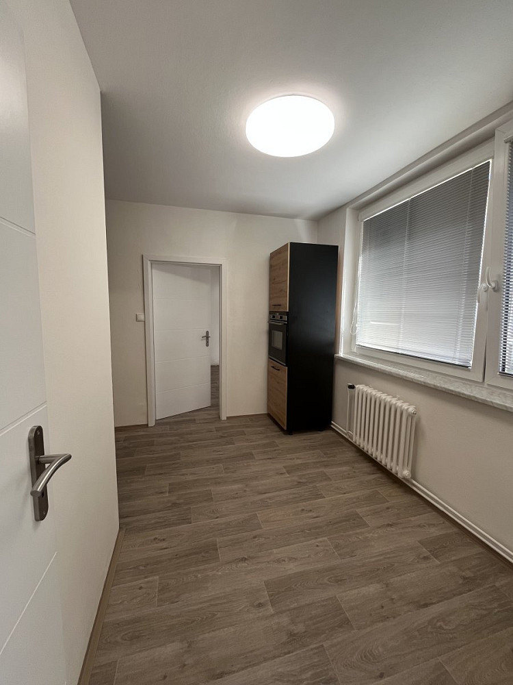 Pronájem bytu 3+1 72 m² – fotografie 2