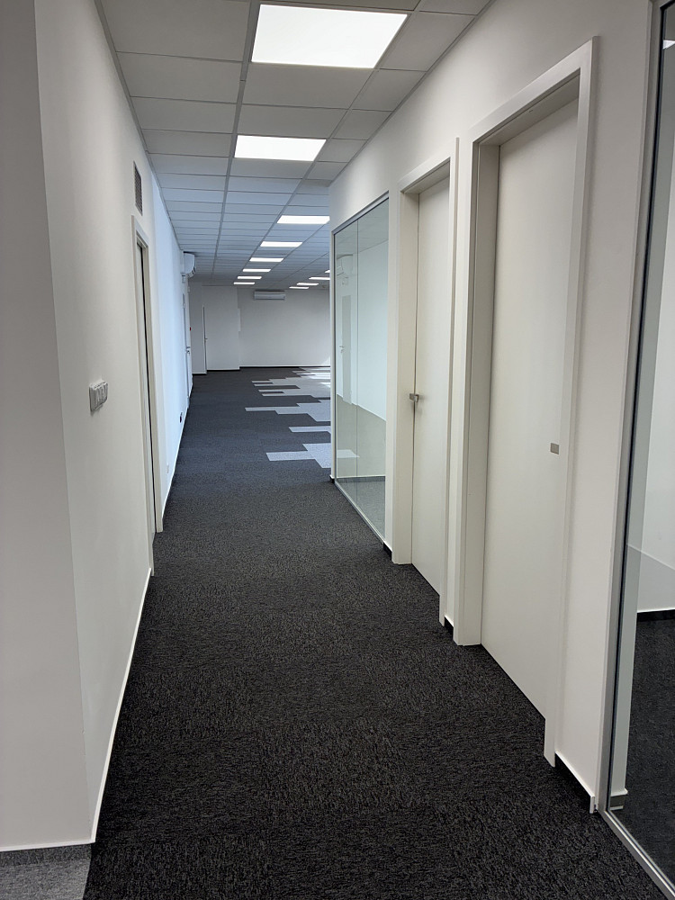 Pronájem kanceláře 200 m² — photo 3