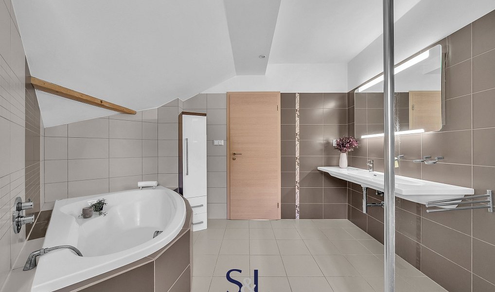 Prodej domu 318 m² s pozemkem 1 117 m², Turnov – náhled fotky 27