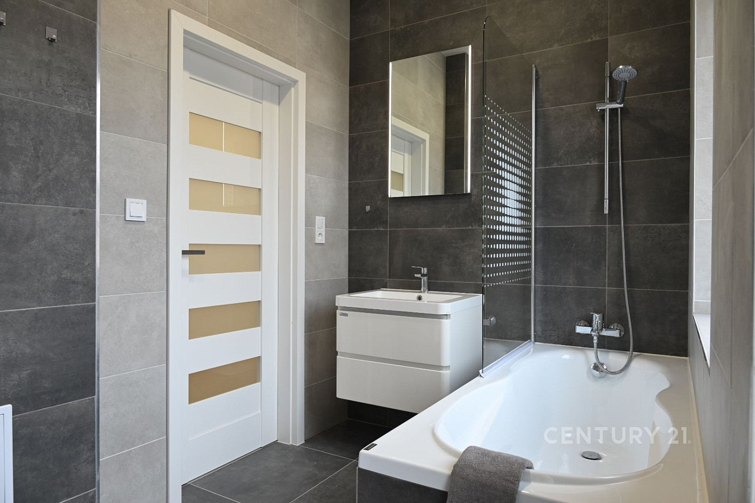 Pronájem bytu 2+kk 56 m² – fotografie 2