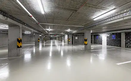 Ihned k dispozici. Prodej krytého parkovacího stání na Praze 9, Českobrodská, Praha 9 - Běchovice